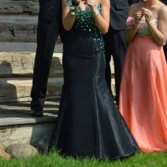 PROM DRESS - Picture 3 of 7